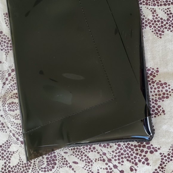 BCBGMaxAzria Black Plastic Envelope Evening Purse with a Single Magnetic Snap - Picture 6 of 12